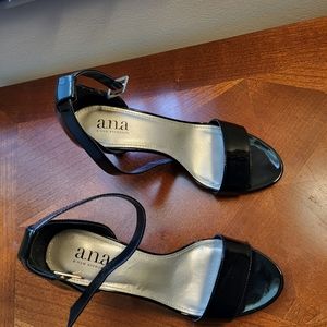 Women strip sandals medium thin heels size 6.5